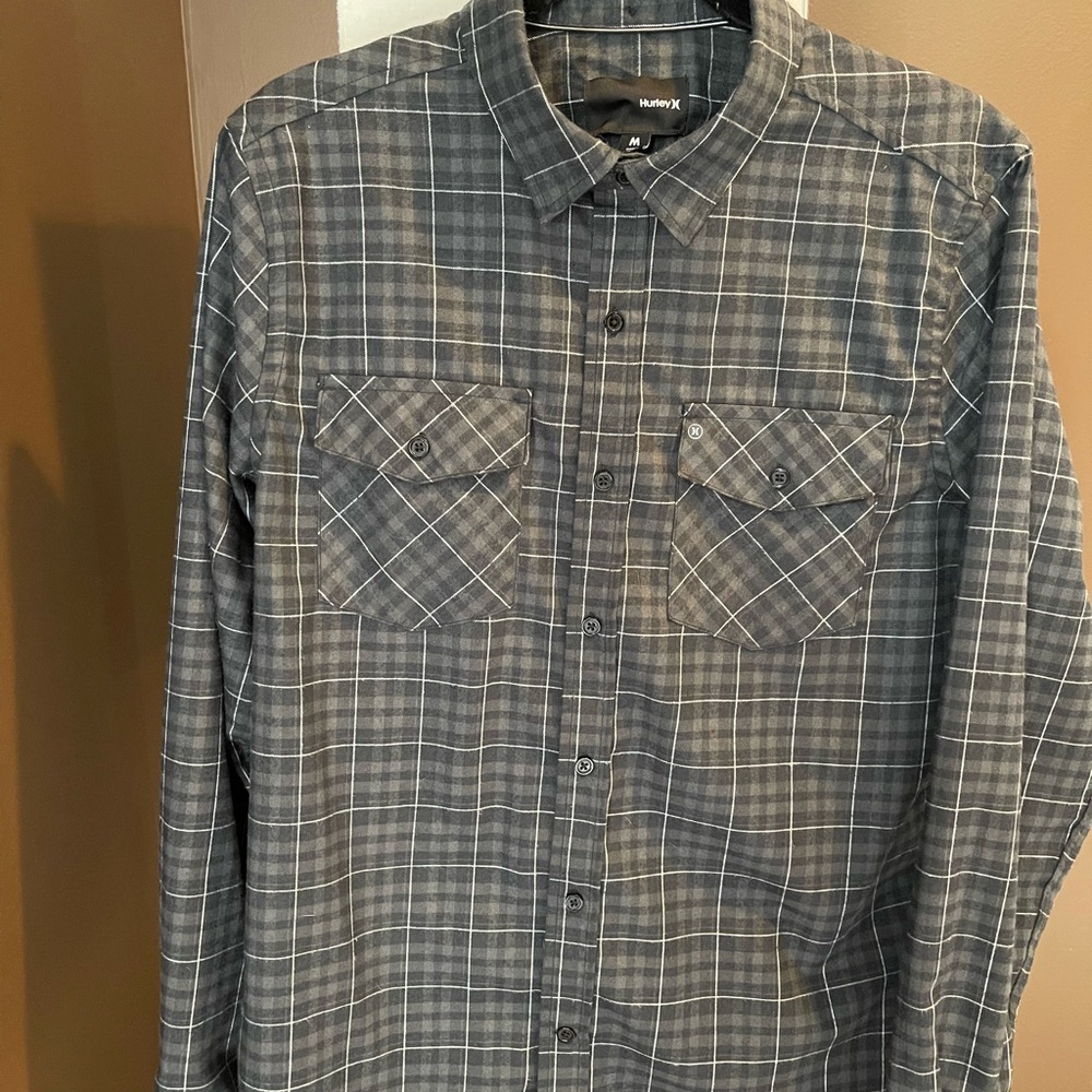 Hurley Gray Casual Button Down Shirt Lightweight
SMOKE FREE HOME